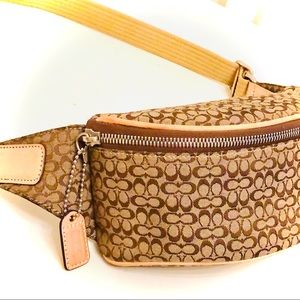 Coach 🌷Vintage Jacquard Canvas Fanny Pack Bum Bag